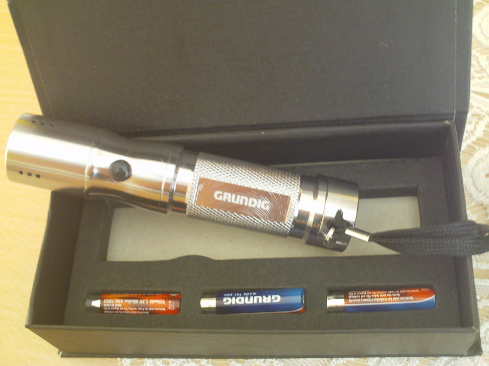 Coffret lampe LED inox Grundig neuf N&deg;922 