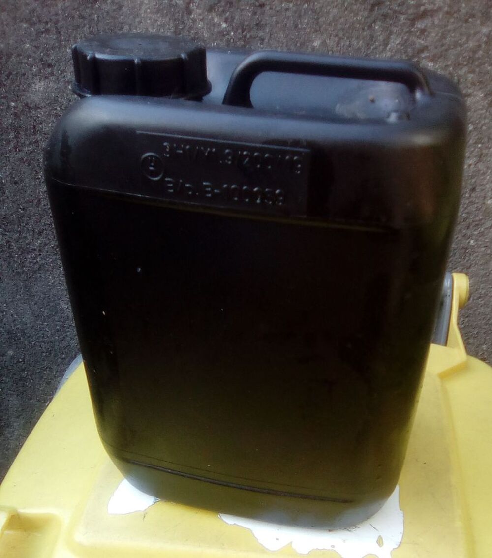 Bidons 5 - 10 - 20 litres - 3 &agrave; 7 euros Bricolage