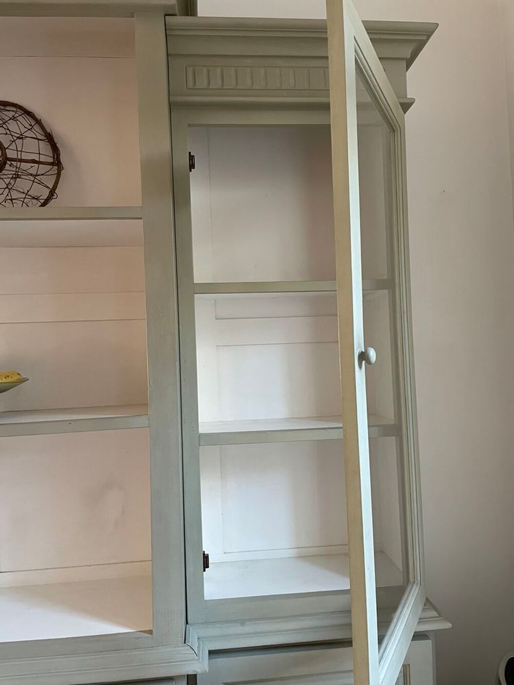 Vaisselier en bois peint couleur vert amande Meubles