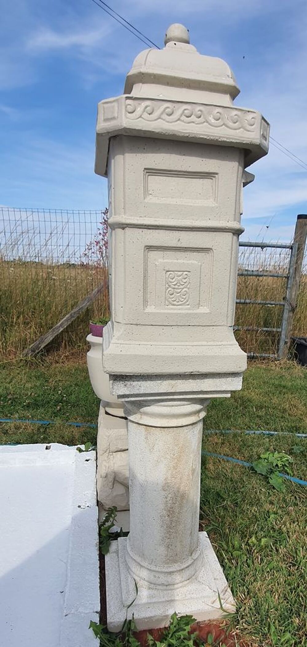 BOITE AUX LETTRES AVEC COLONNE EN PIERRE Jardin