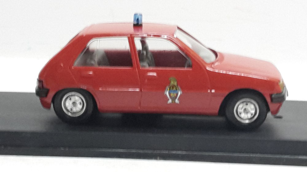Peugeot 205 berline Pompier (r&eacute;sine) 