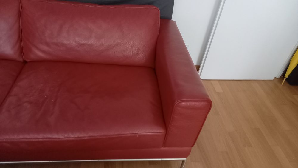 Canap&eacute; en cuir rouge Meubles
