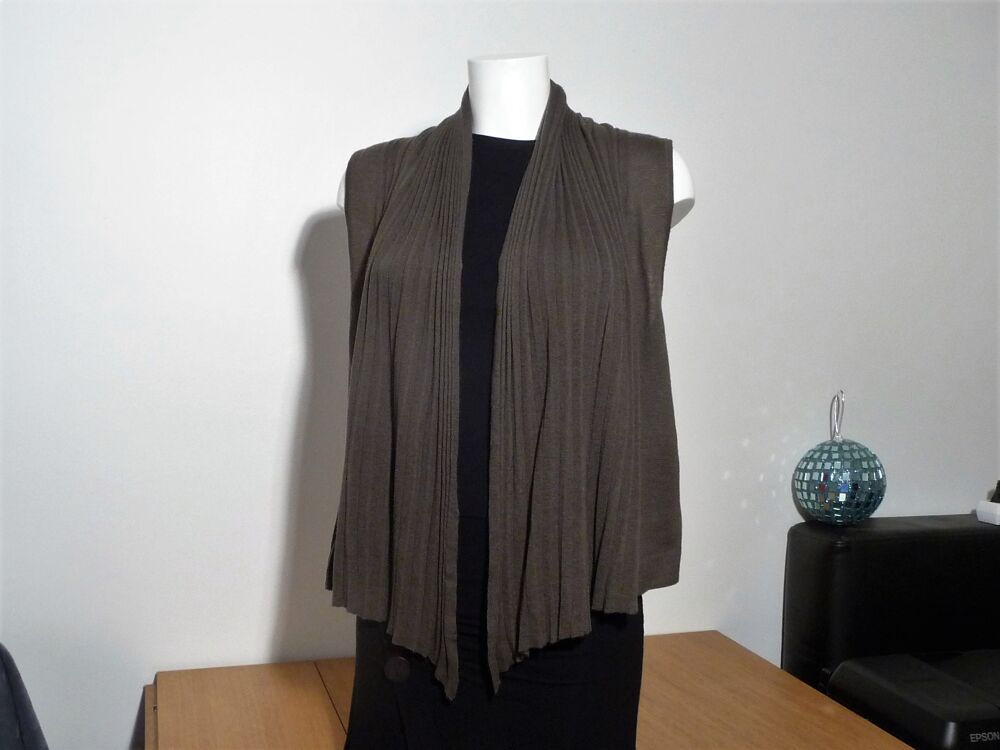 Gilet Kaki en 30% Laine sans manches- Taille M/L- See U Soon Vêtements