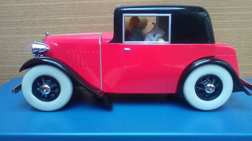 VOITURE DE TINTIN LA N&deg;16 " LA ROSENGART DE L' EVASION " 