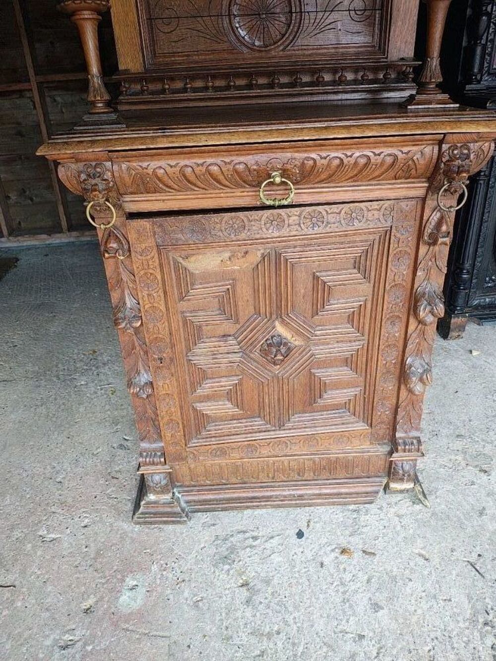 gros buffet et deux vaisseliers Meubles