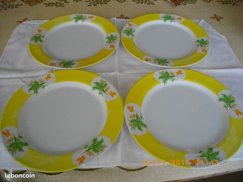Huit assiettes plates (4 grandes / 4 petites) à fleurs 10 Perros-Guirec (22)
