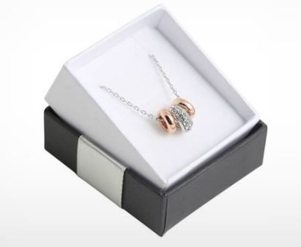 Pendentif et collier Cristaux Swarovski Elements Bijoux et montres