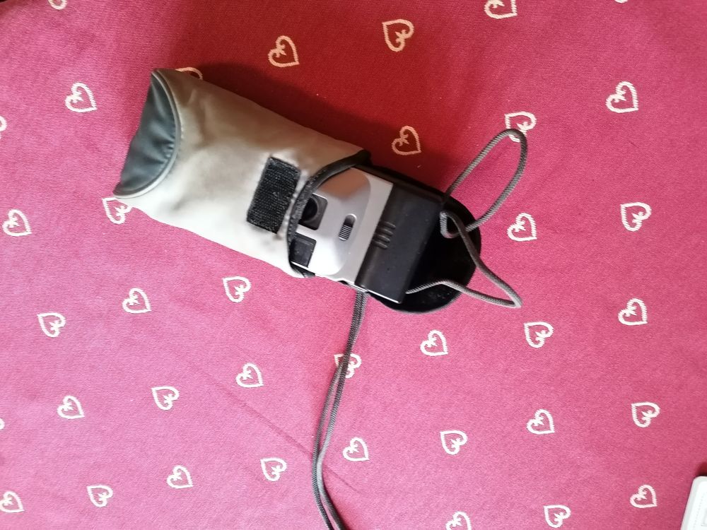 Appareil photo YF-20
PELLICULES
Avec housse grise
Photos/Video/TV