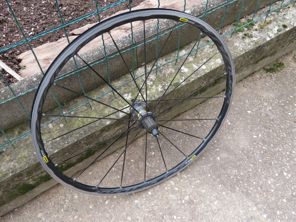 Stop affaire, magnifique roue Mavic Ksyrium Elite Ust. Vélos
