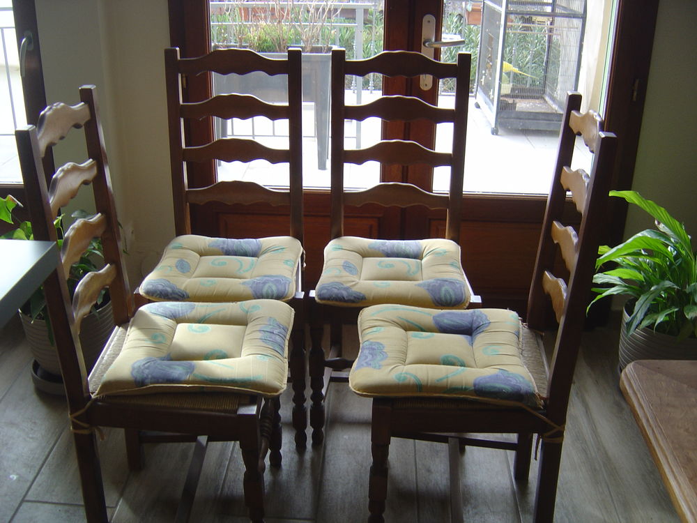 table + chaise +meuble tele Meubles