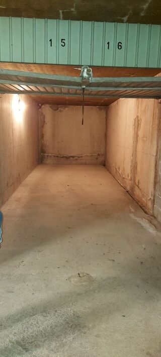  Parking / Garage à louer 24 m²