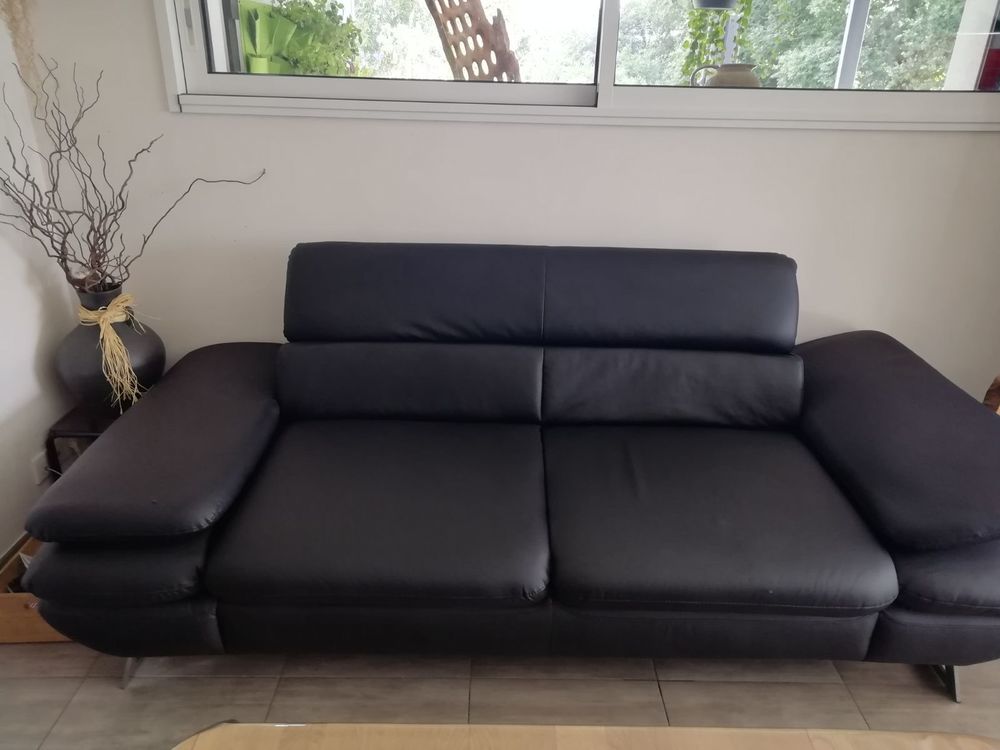 CANAPE NOIR SIMILI
Meubles