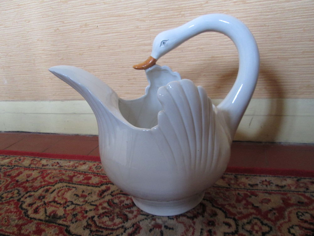 Bibelot d&eacute;coratif type vase en forme de cygne blanc Décoration
