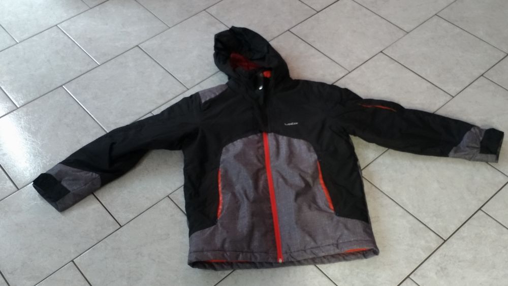 BLOUSON DE SKI, taille 14 ANS, REELLEMENT COMME NEUF Sports