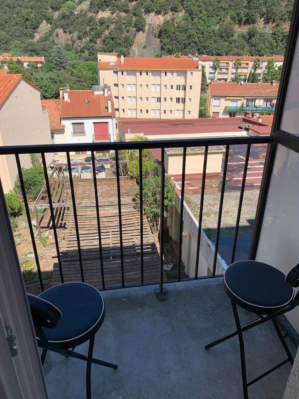 Location Appartement studio rénové et meublé à neuf avec balcon et parking Amélie-les-bains-palalda