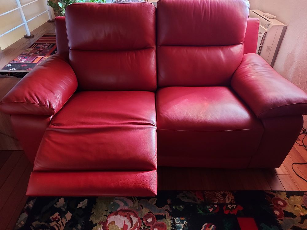 Canap&eacute; relax &eacute;lectrique en cuir r&eacute;f&eacute;rence Nirano de marque P Meubles