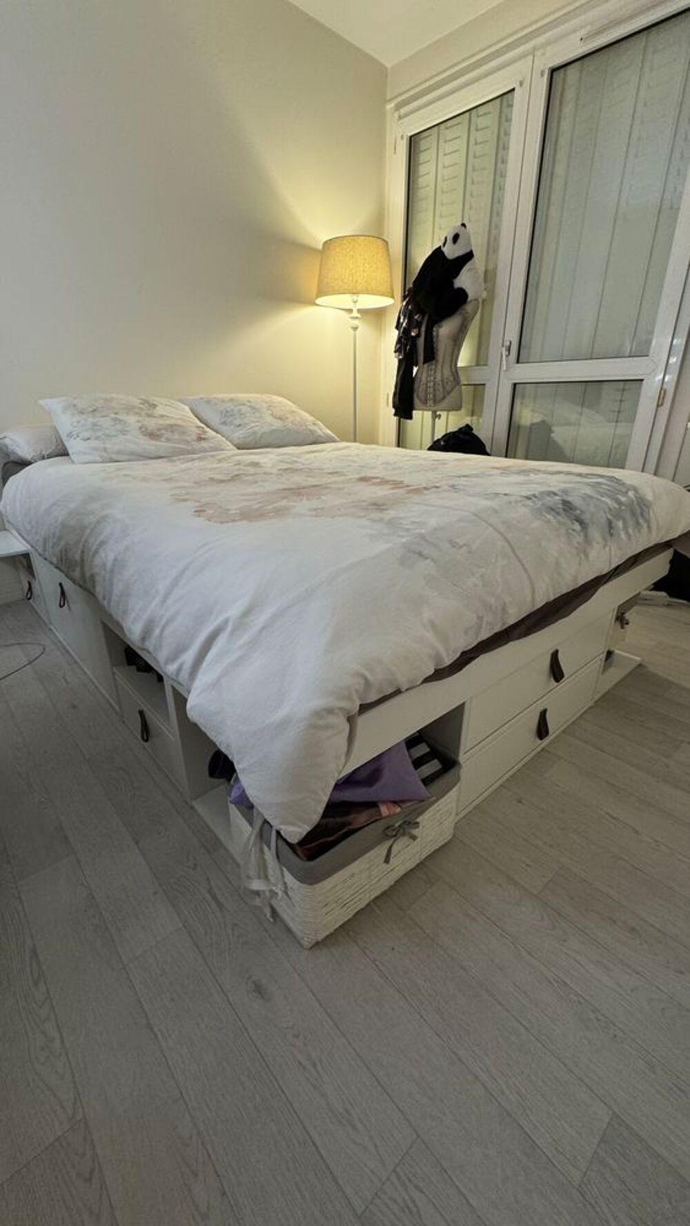 Lit 140x200 cm nombreux rangements int&eacute;gr&eacute;s - parfait &eacute;tat Meubles