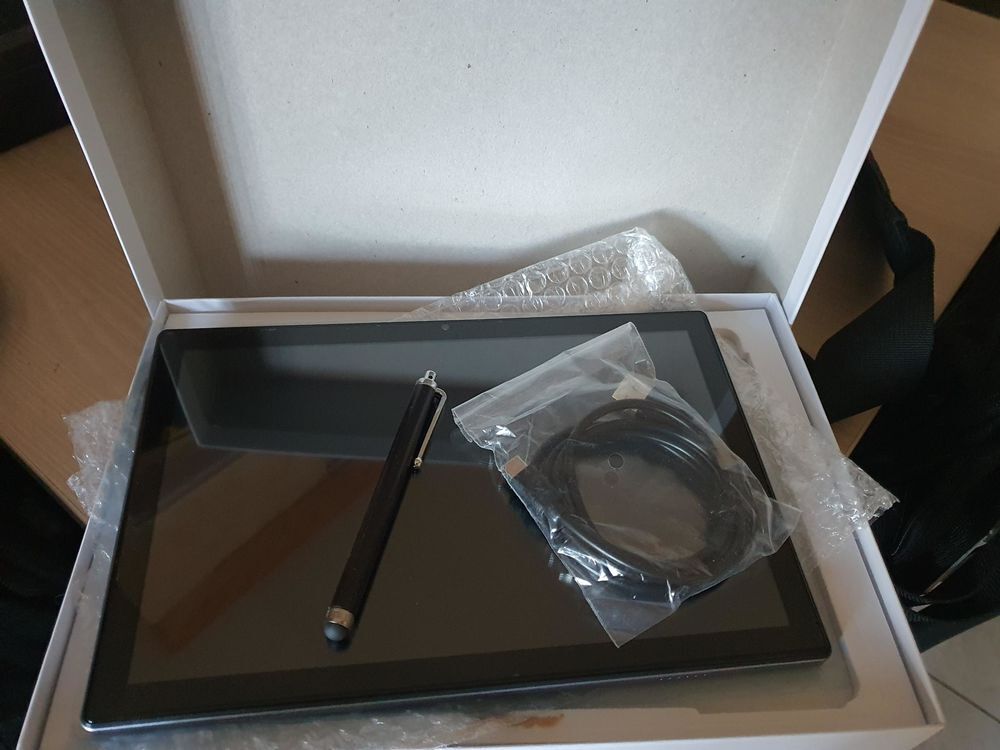 "Taille de l'&eacute;cran : 10,1" 25cm avec emplacement carte SIM Téléphones et tablettes