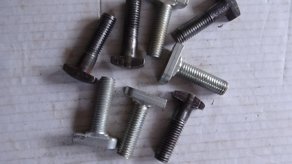 Vis &agrave; m&eacute;taux &agrave; t&ecirc;te marteau Bricolage