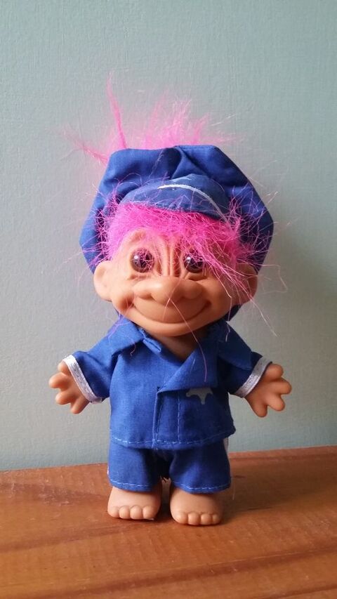 Poup�e Troll Russ : Policier : 1980- 1990 25 Verneuil-sur-Vienne (87)