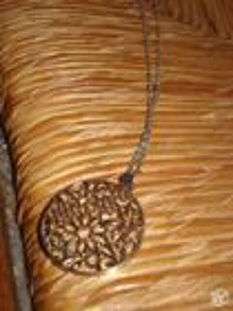 Pendentif avec cha�ne neuf et autre 0 M�rignies (59)