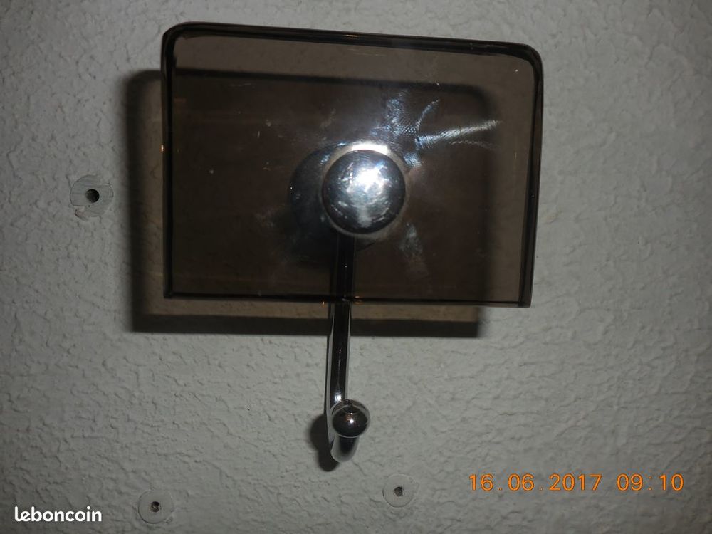 pat&egrave;re inox et verre fum&eacute; Décoration