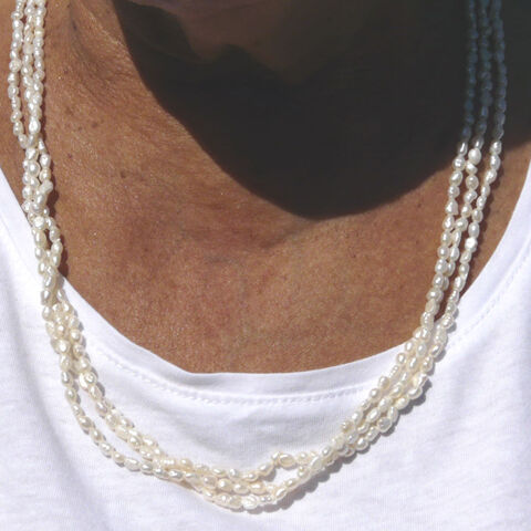 Grand Collier en petites Perles couleur �crue de r�sine Vint 11 Gravelines (59)