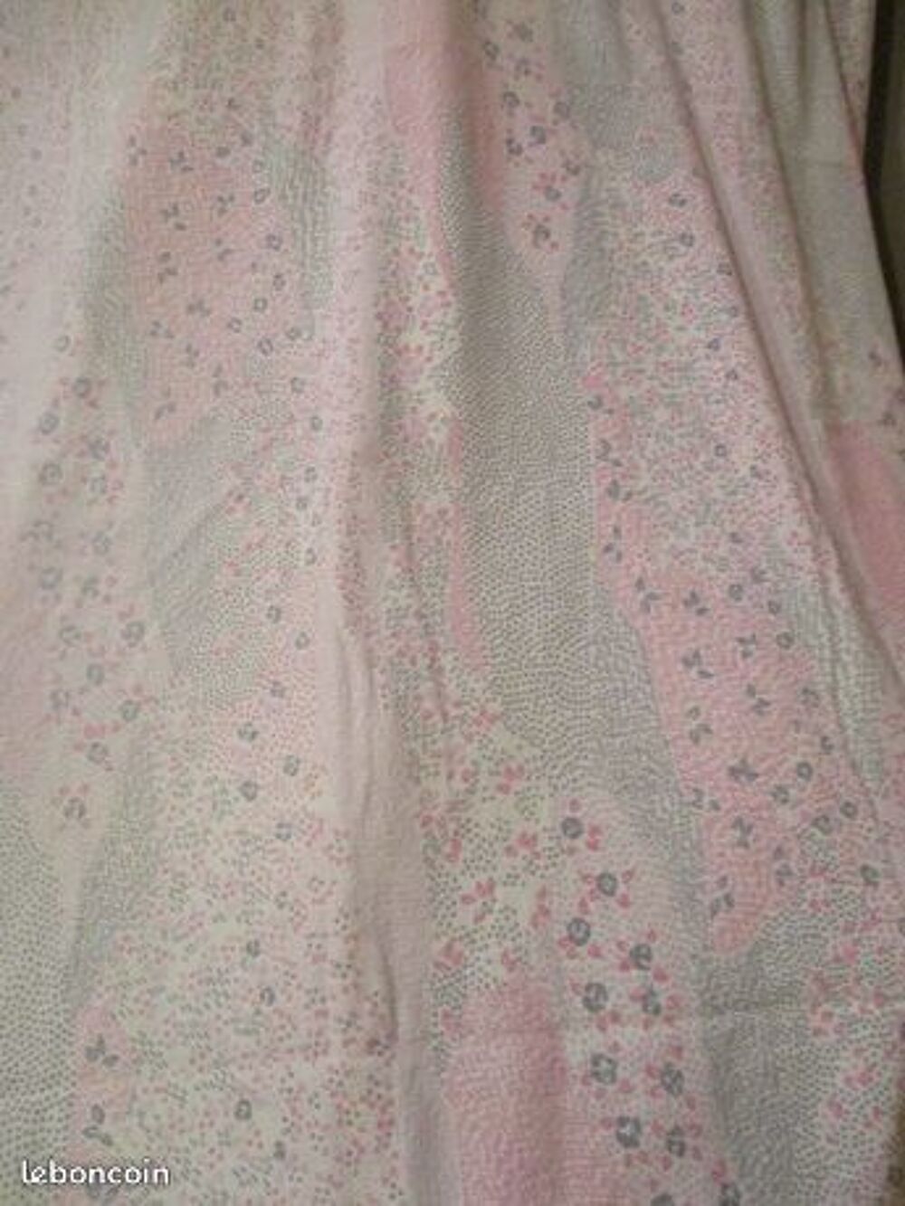 deux grands draps molletonn&eacute;s : 2m x 1m10 et 1m70 x 1m75 Décoration