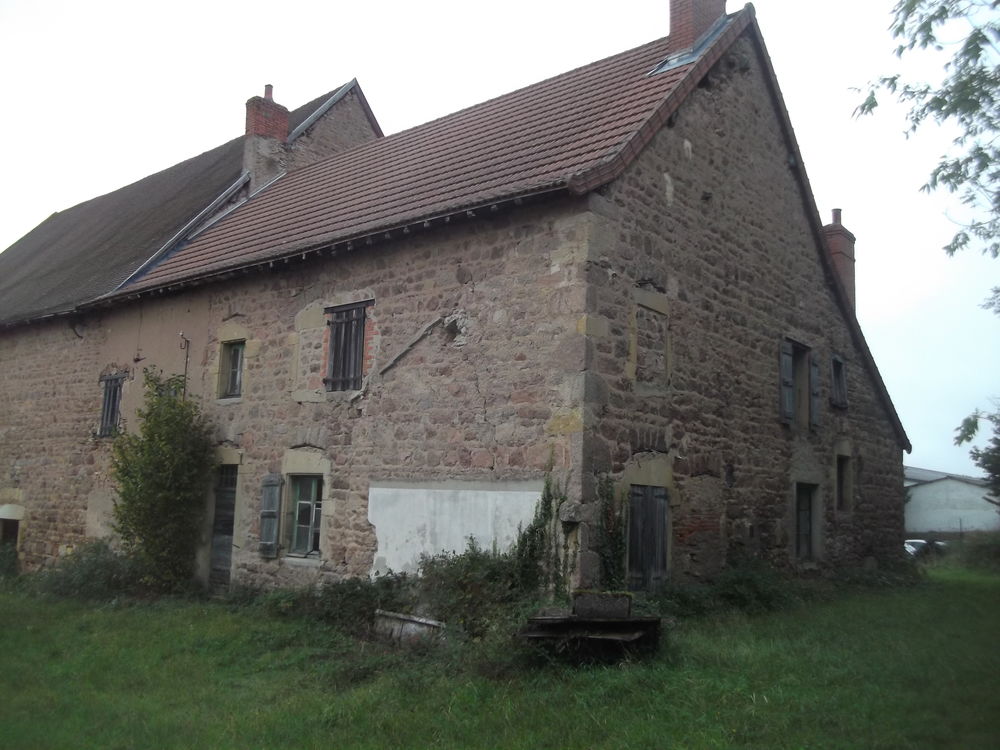 Vente Maison Ancienne ferme à rénover avec un terrain constructible La clayette