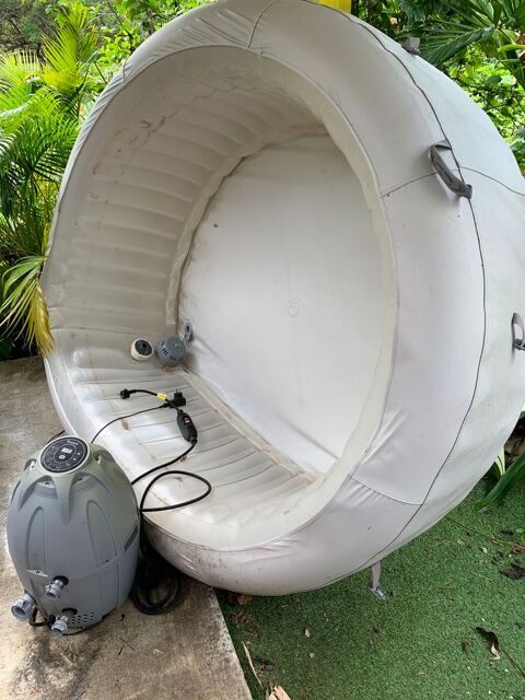 Spa gonflable Lay-Z-Spa Paris filtre Bestway 350 Euros 350 Sainte-Anne (97)