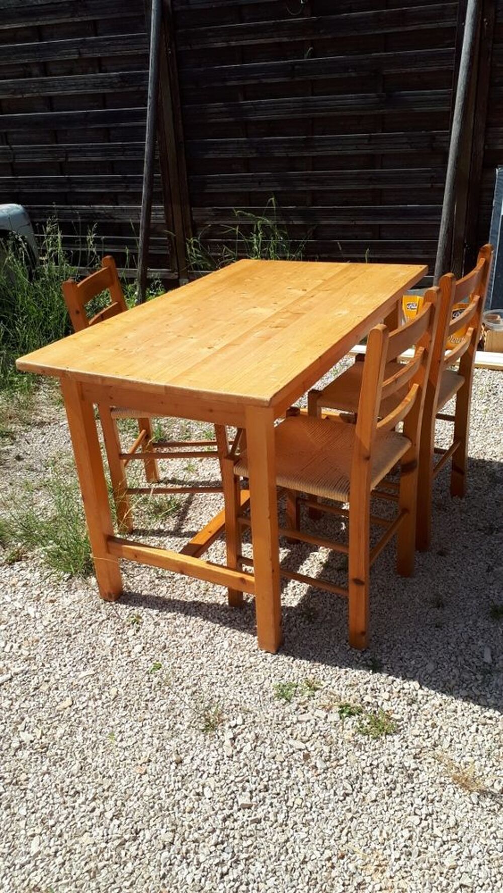 Table de cuisine avec 4 chaises Meubles