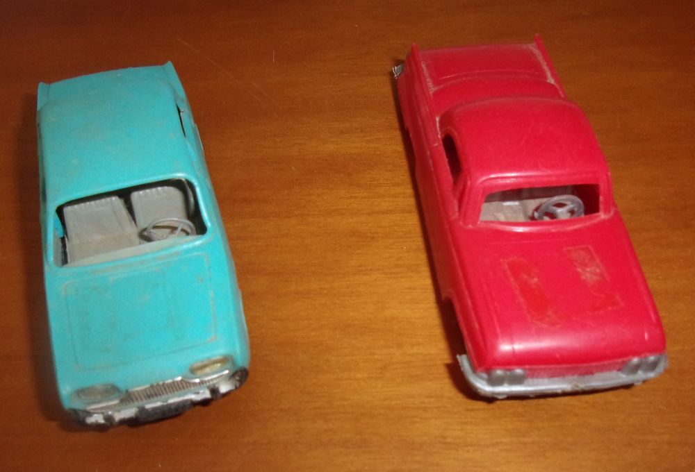 Voitures miniatures en parfait &eacute;tat 