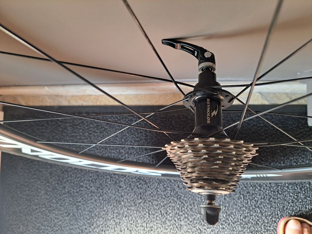 Paire de roues reynolds carbone &agrave; boyaux Vélos
