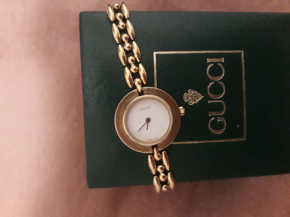 Achetez montre femme gucci quasi neuf annonce vente Le Blanc
