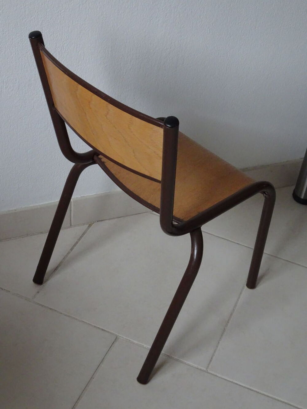 Bureau d'&eacute;colier et sa chaise assortie. Meubles