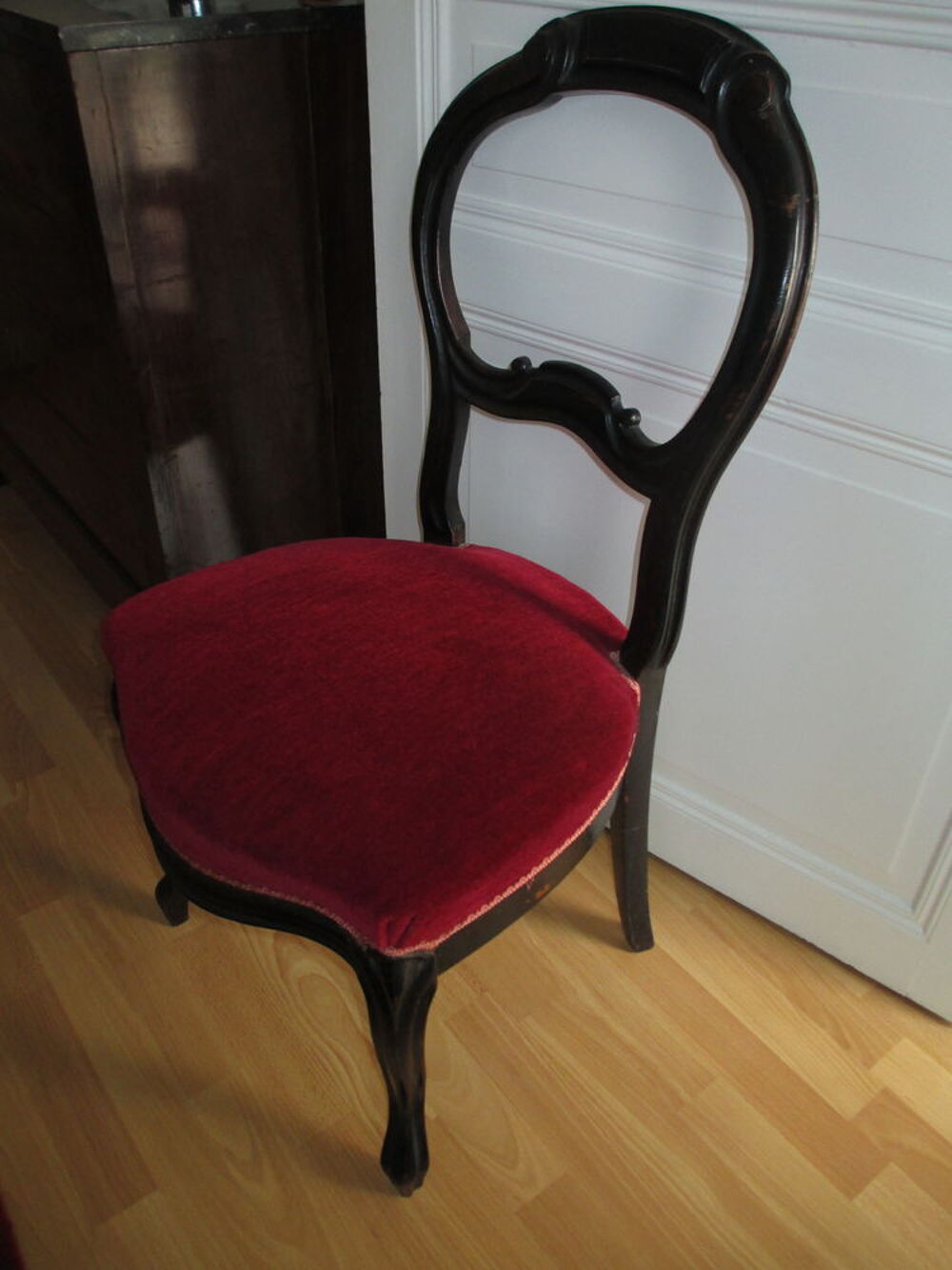 Paire de chaises anciennes bois assise en velours rouge 
