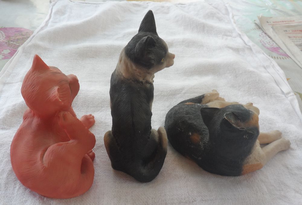 3 petits chats en c&eacute;ramique
Décoration
