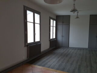  Appartement à louer 4 pièces 97 m²