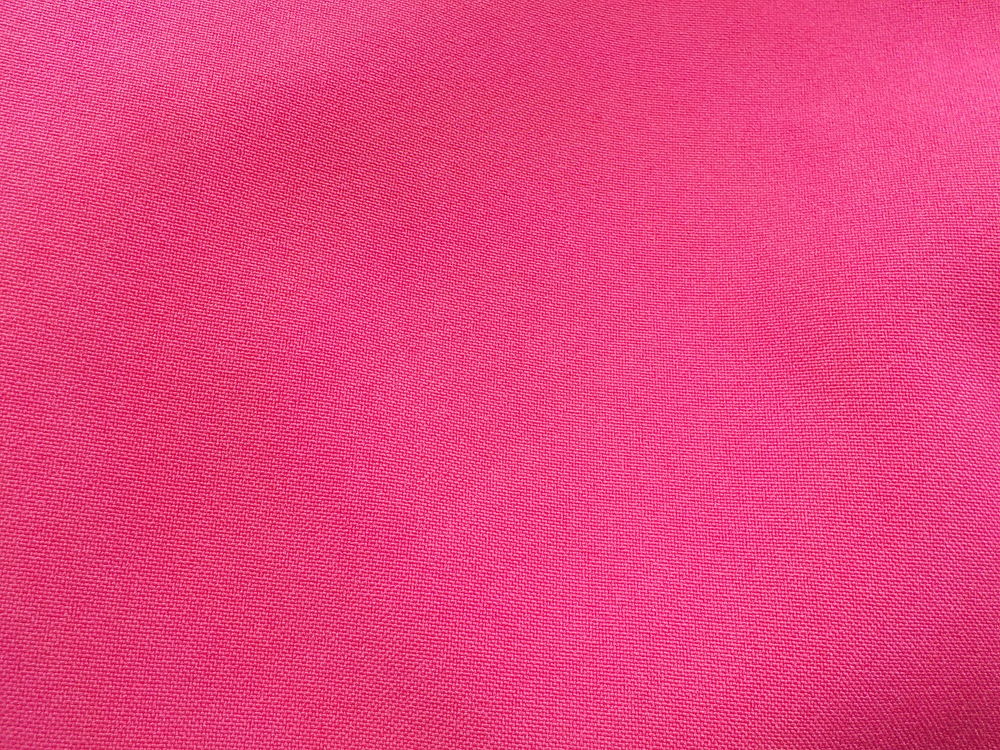 JUPE ROSE 3 SUISSES TAILLE 46 Vêtements