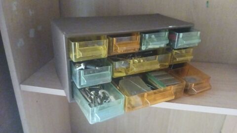 BOÎTE DE RANGEMENT À TIROIRS POUR VISSERIE à 10€ Servas (01)