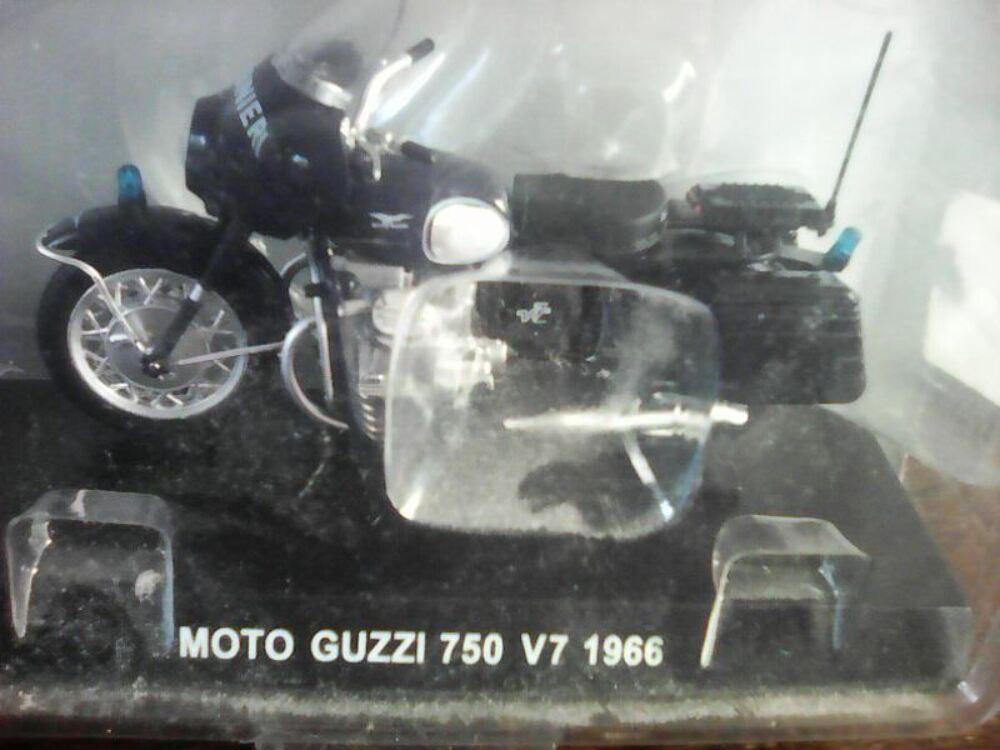Moto Guzzi 750 V7 1966 Mod&egrave;le R&eacute;duit 
