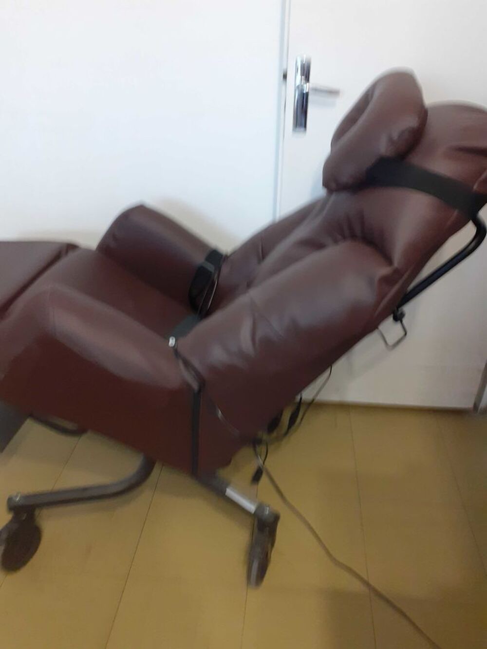 fauteuil neuf &eacute;lectrique sur roues Meubles