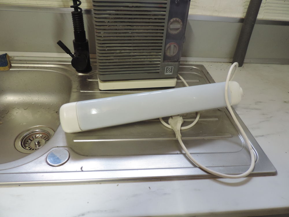 RADIATEUR ELECTRIQUE D'APPOINT DE SALLE DE BAIN ET NEON Electroménager
