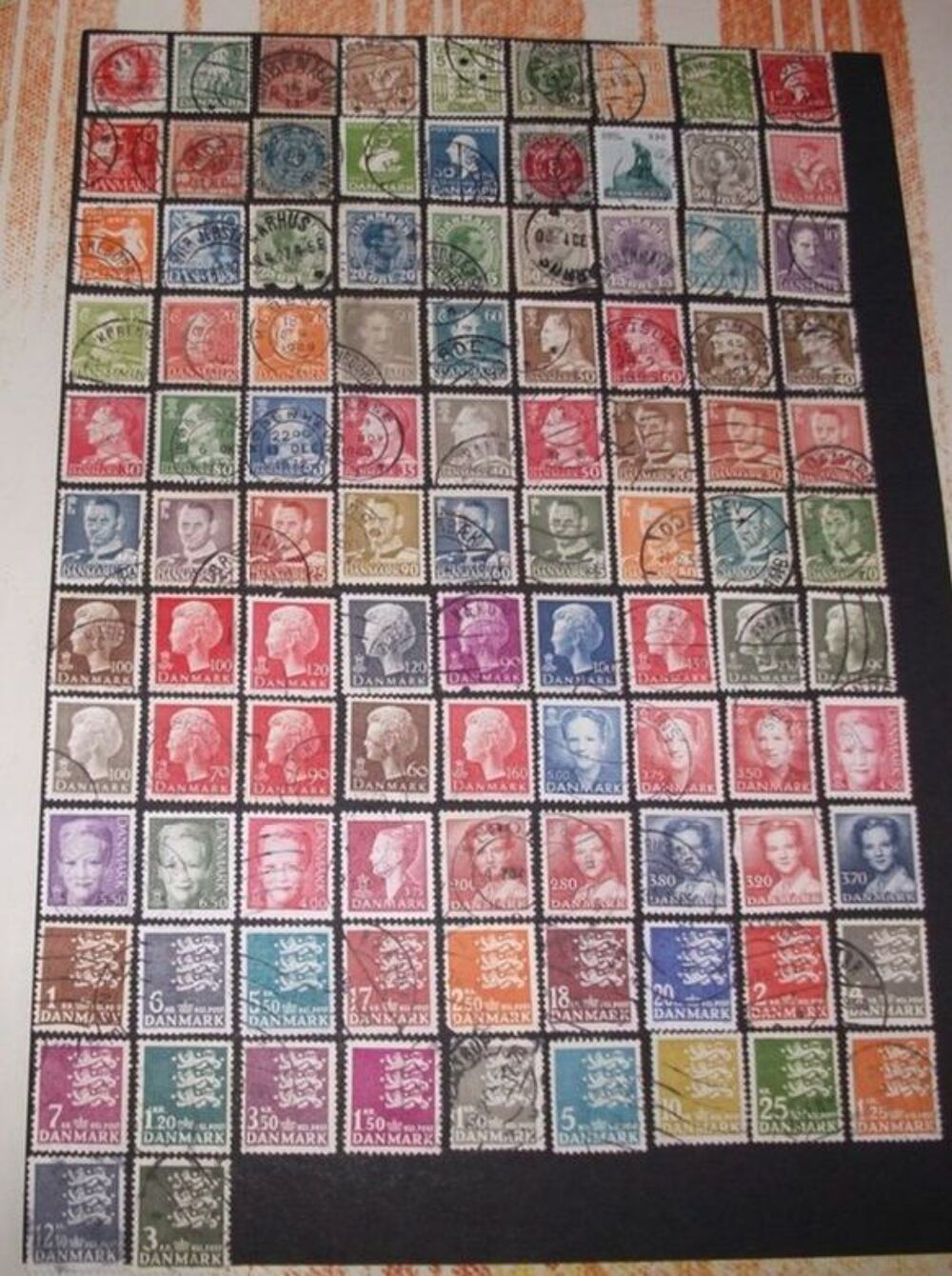 Lot de 241 timbres diff&eacute;rents, oblit&eacute;r&eacute;s du Danemark.
