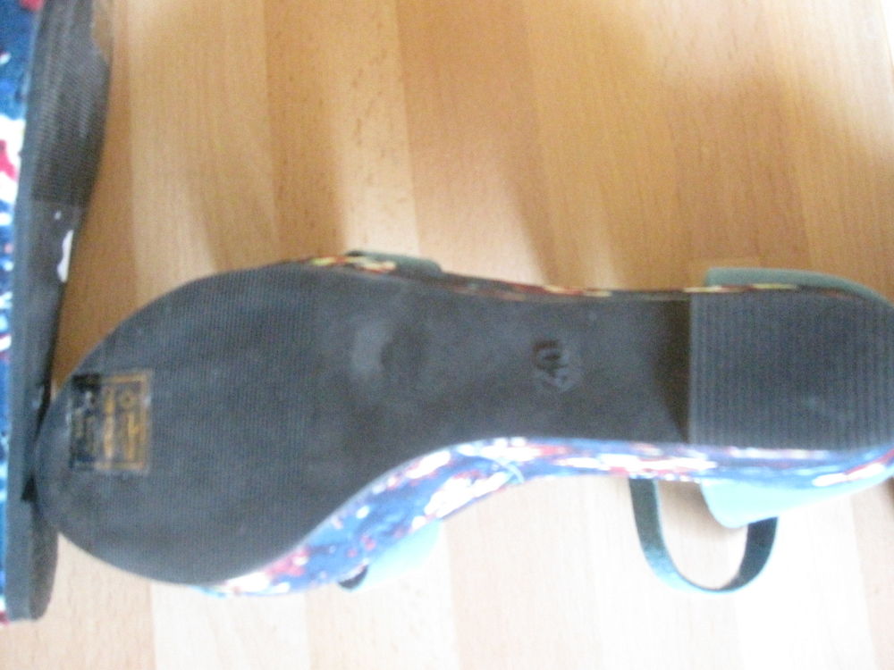 Sandales compens&eacute;es bleues &agrave; fleurs pointure 40 Chaussures