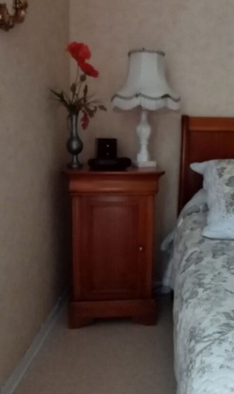 TABLE DE CHEVET MERISIER EXCELLENT TAT 25 Laval (53)