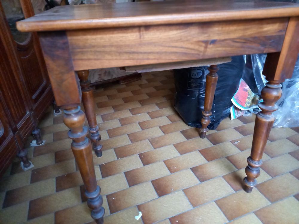 PETITE TABLE EPOQUE LOUIS PHILIPPE Meubles