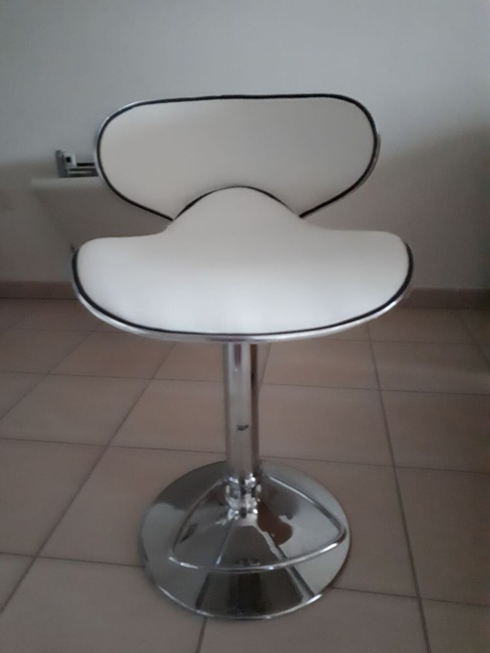 Tabouret de bar design blanc - NEUF - MILIBOO
Haut. r&eacute;glable Meubles