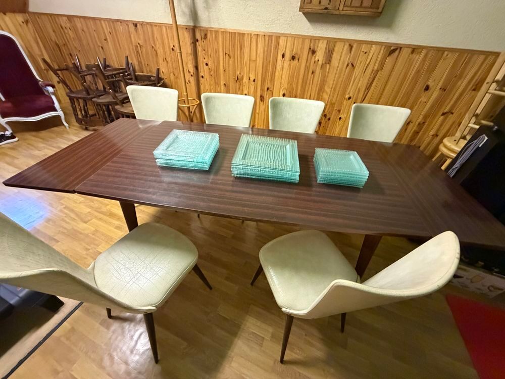 Table avec ses rallonges et six chaises Meubles
