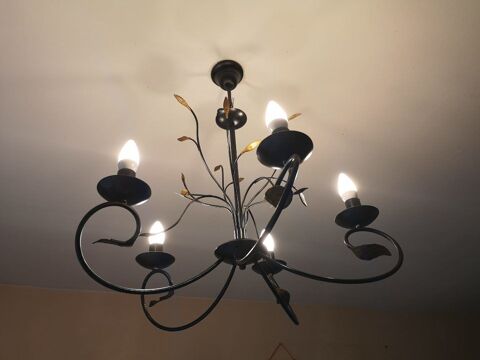 Luminaires en m�tal noir gris, tr�s bon �tat. 15 Chevry-Cossigny (77)